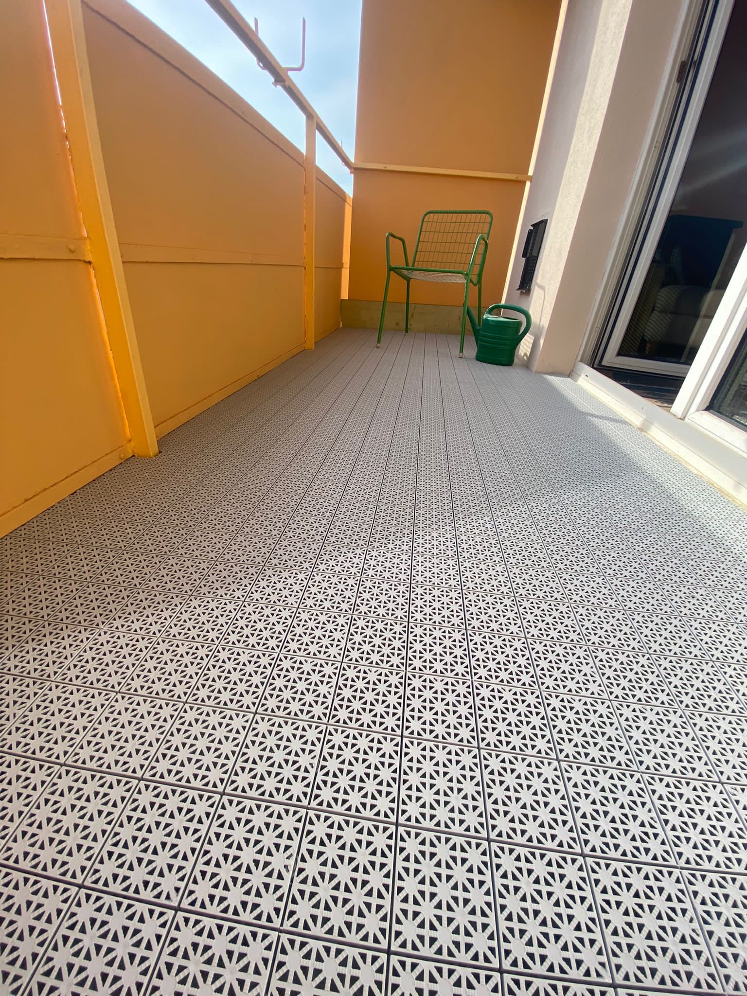 Mosolut-Hestra-_universa-šedá-balkon (3)